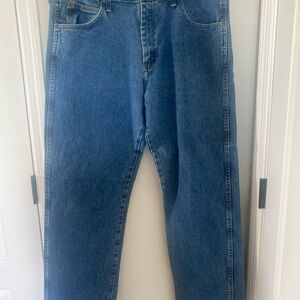 Wrangler Men's Relaxed Fit 38x32 Blue Jeans Rugged Wear